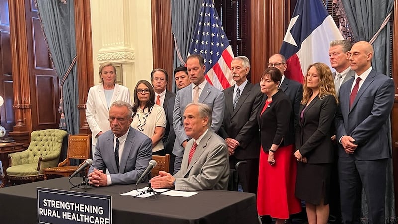 Governor Abbott and RFK join rural healthcare leaders at Governor’s Public Reception Room