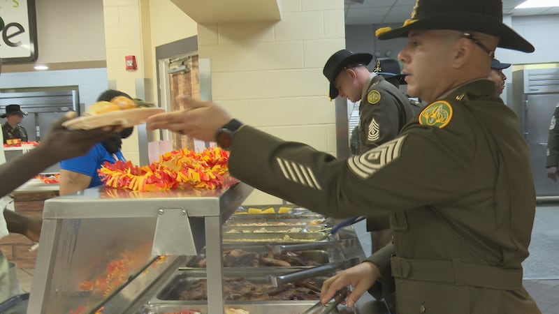 'It's an honor': Army cooks go all out to feed their battle buddies for Thanksgiving