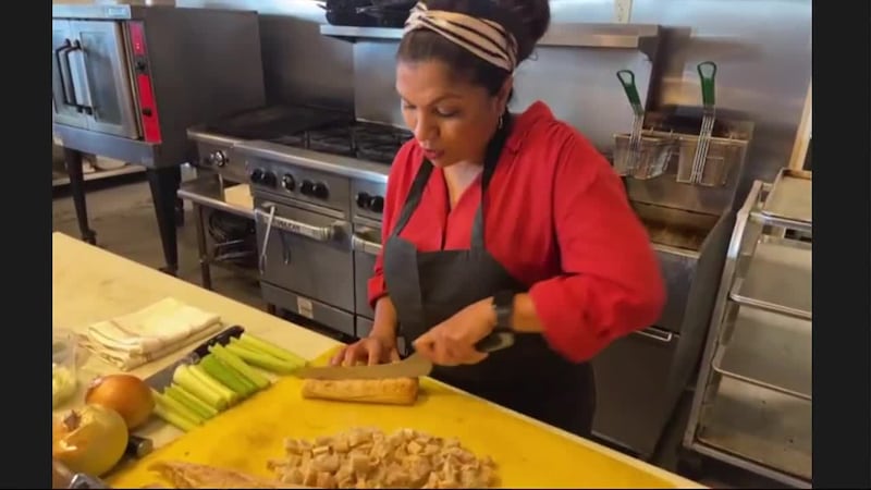 Ke'sha Lopez talks with Chef Vira Chudasma about her Thanksgiving cooking traditions.